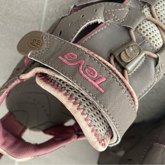 Teva Tan and Pink Athletic Sandals size 7.5 - Picture 4 of 17